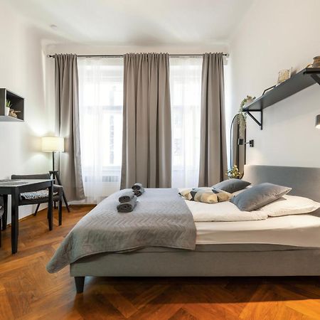 Awesome Stay Studios براغ المظهر الخارجي الصورة