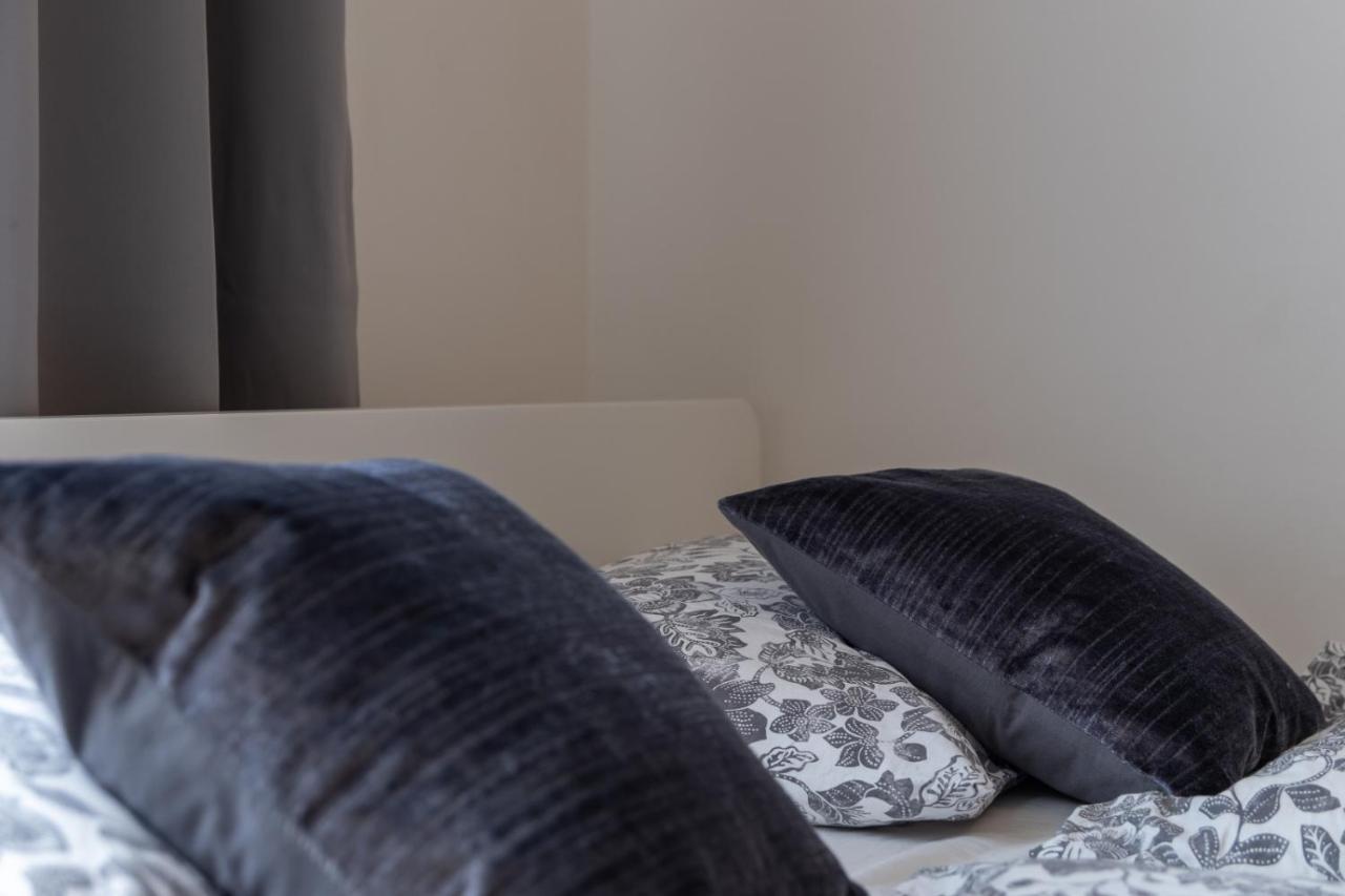 Awesome Stay Studios براغ المظهر الخارجي الصورة