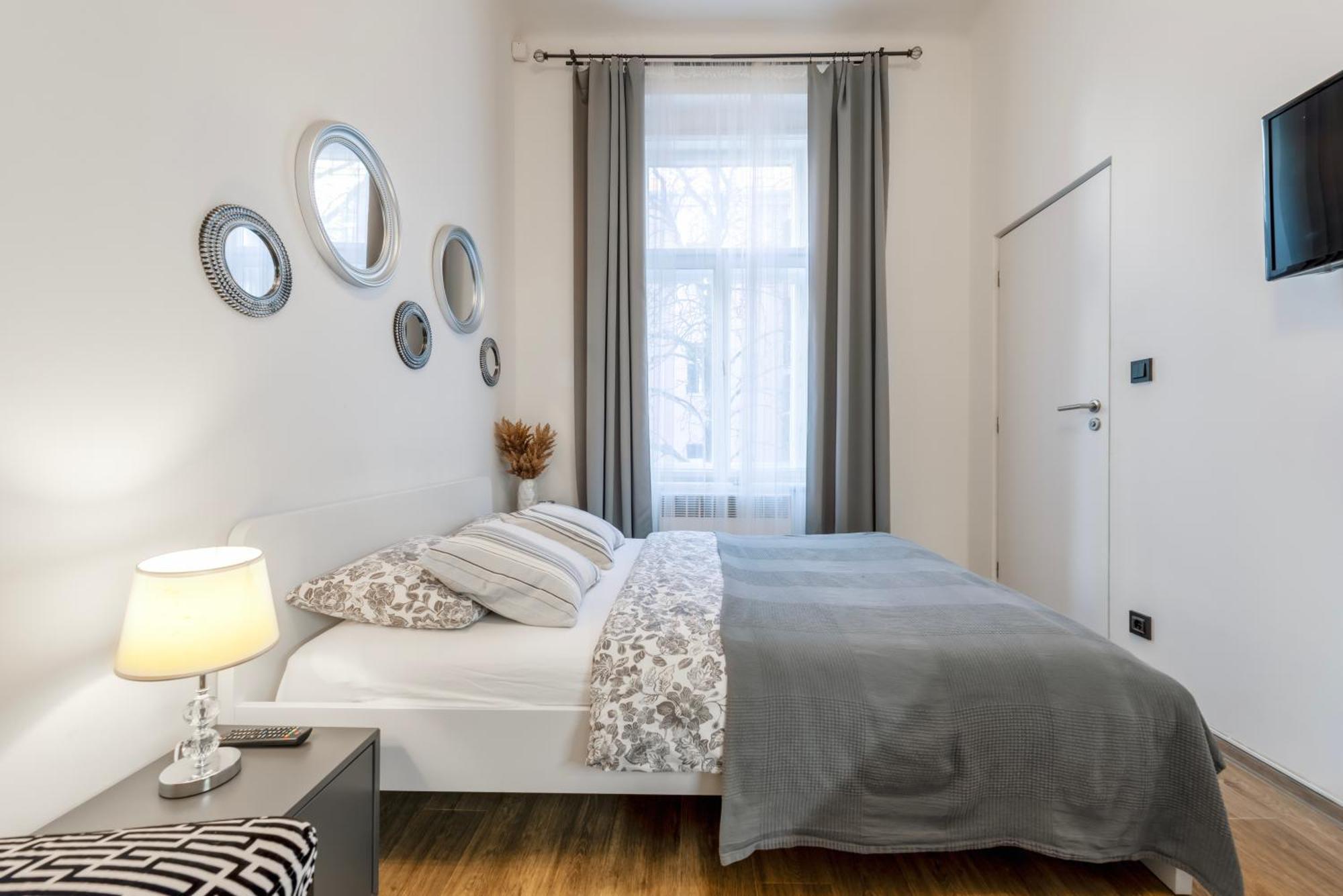 Awesome Stay Studios براغ المظهر الخارجي الصورة